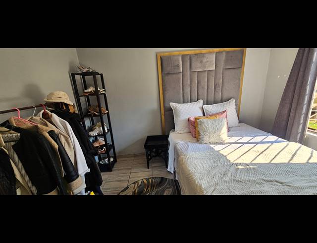 3 BEDROOM TOWNHOUSE FOR SALE IN MONDEOR